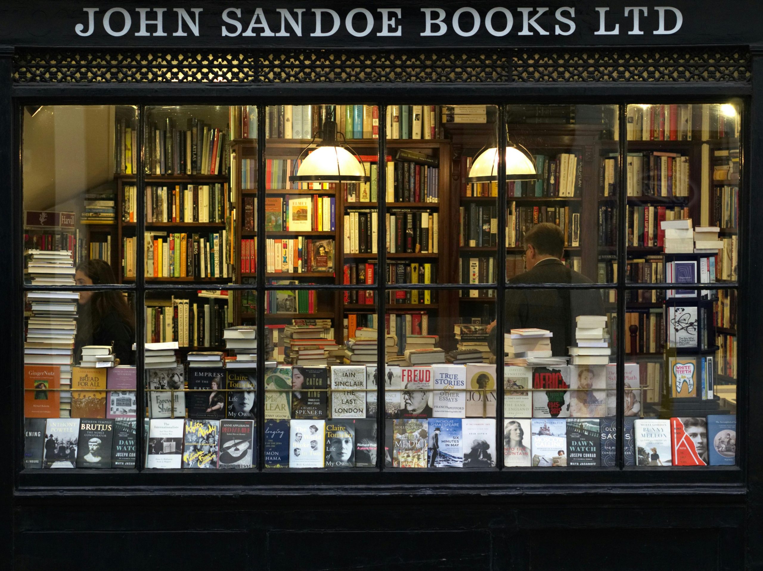 Exterior de una tienda de libros local
